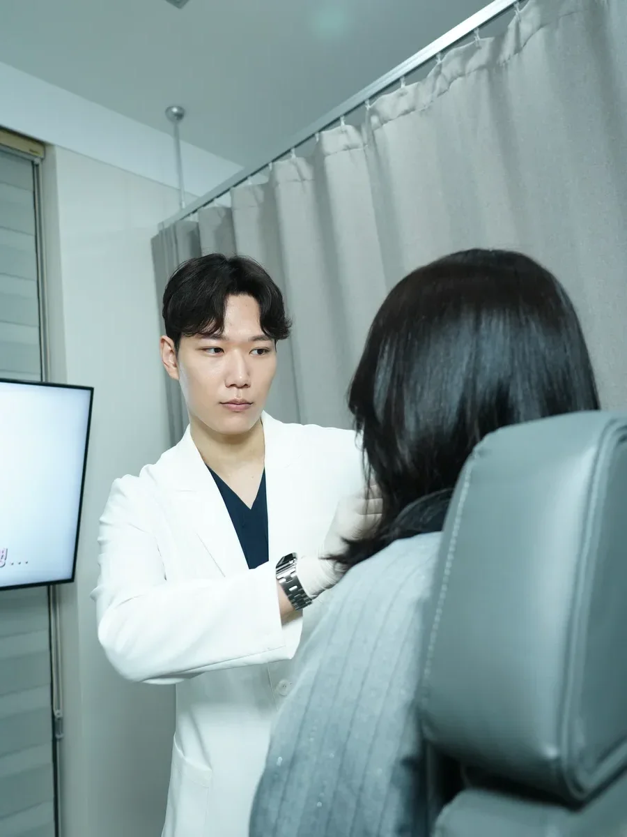 Precision Botox injection being performed at RE:BERRY Clinic near Incheon Airport
